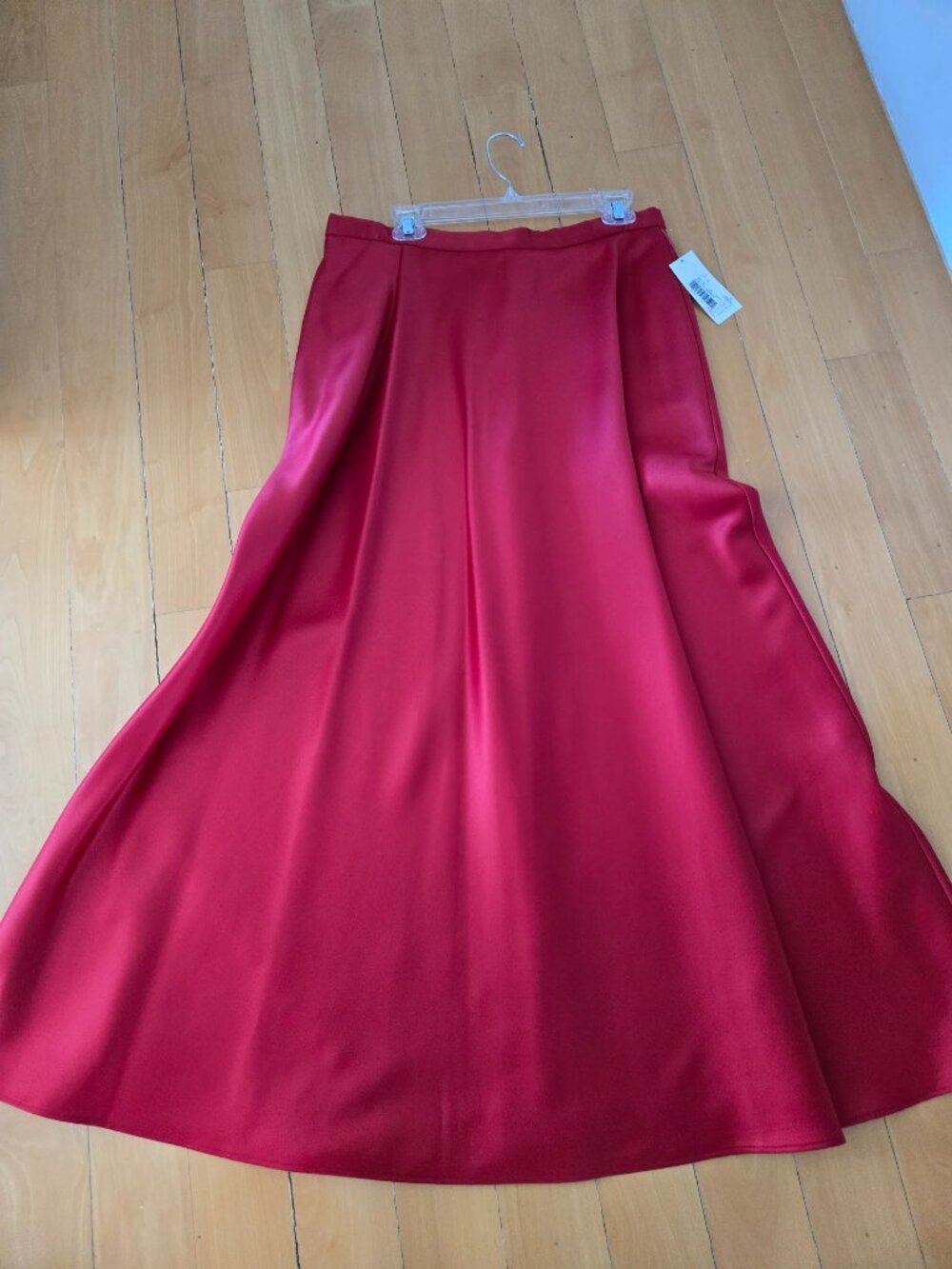 Beautiful Red Skirt...Size 16...New with tags